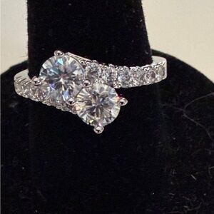 Mossanite  size 8 silver ring NIB